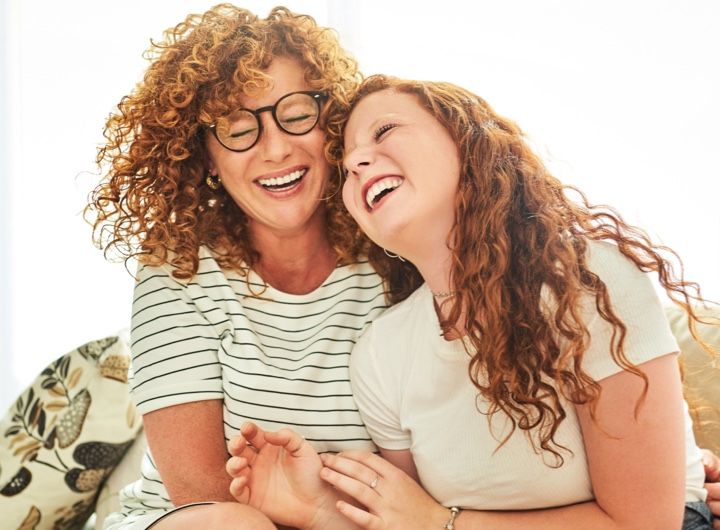 img-mother-and-daughter-lauging-on-cauch-720x530px.jpg